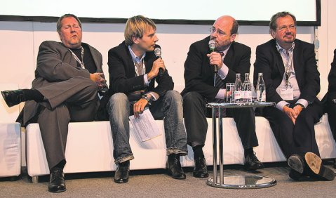 (v.l.: Dieter Gorny, ein PopKomm-Moderator, Steffen Kampeter und Jens Michow)