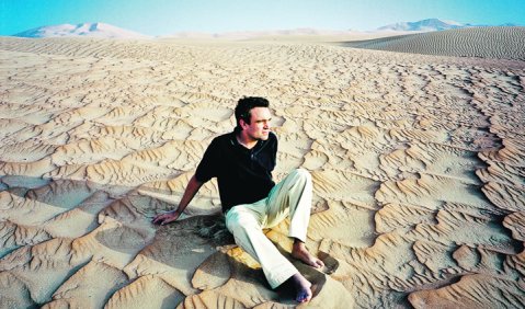 Jörg Widmann im Dubb Valley am Rande der Rub al-Khali (Leeres Viertel), der größten Sandwüste der Erde. Alle Fotos: Manu Theobald/© Siemens Arts Program