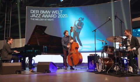 Das Klaviertrio Michel Reis, Marc Demut und Paul Wiltgen beim BMW Welt Jazz Award 2020. Foto: Ralf Dombrowski