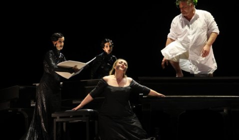 Richard Strauss’ „Ariadne auf Naxos“ am Theater Bremen. Foto: Jörg Landsberg.