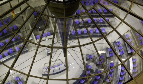 Nicht Pariser Nationalversammlung, aber auch Ort von umstrittenen Entscheidungen: Der duetsche Bundestag. Foto: Martin Hufner