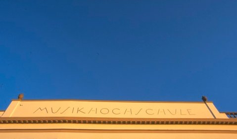 Schriftzug der MH Lübeck. Foto: Musikhochschule Lübeck