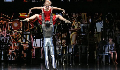 Eveline Drummen als Carmen, Julio Miranda als Escamillo, Daisuke Sogawa als Don José, Moe Sasaki als Micaëla. Foto: © Claudia Heysel