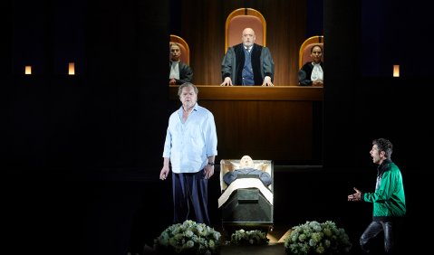 Michael Volle (Don Giovanni), Peter Rose (Komtur) und Riccardo Fassi (Leporello). Foto: Matthias Baus