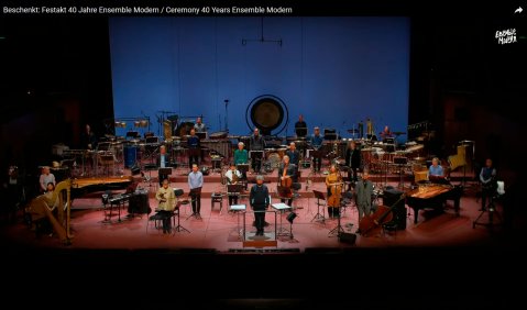 40 Jahre und sehr weise: Ensemble Modern „Beschenkt“ das Publikum und sich mit einem digitalen Festakt und zwei CDs