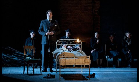 Szenenbild aus Frank Martins „Le Vin Herbé“ an der Staatsoper Berlin. Foto: Hermann und Clärchen Baus