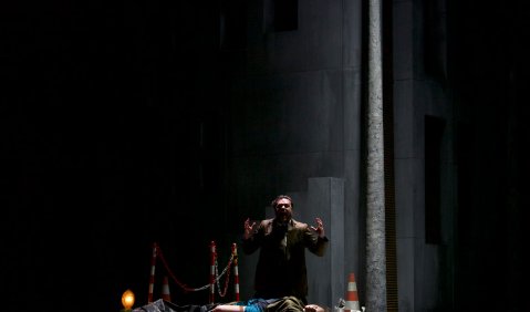 Aris Argiris (Rigoletto), Jennifer O'Loughlin (Gilda). Foto: © Christian POGO Zach