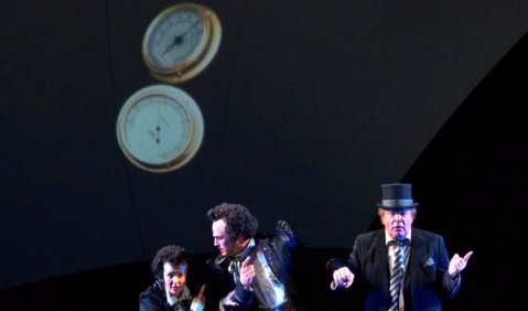 Oper im Festspielhaus Hoffmanns Erzählungen Fotoprobe Niklausse, Hoffmann und Coppélius. Foto: © Bregenzer Festspiele/ Karl Forster