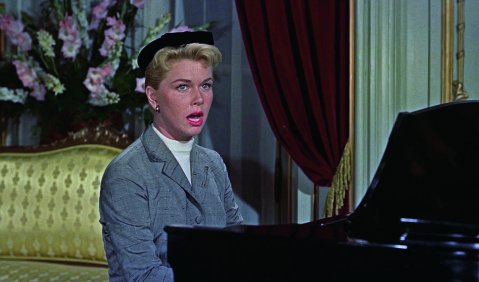 „Que sera, sera“ – banges Singen im Hitchcock-Klassiker: Filmszene mit Doris Day. Foto: Wikimedia Commons