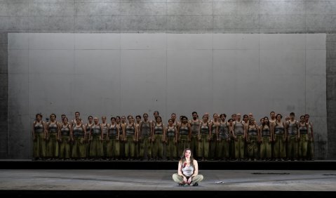 Im Straflager: Chor, Katerina (Ambur Braid) Foto: Monika Rittershaus