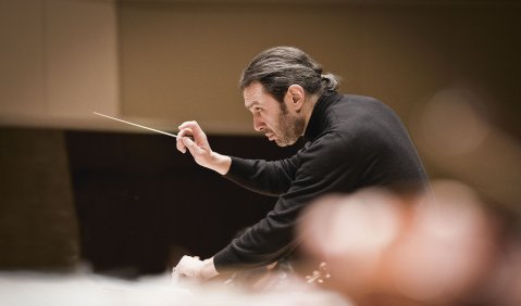 Vladimir Jurowski während einer Probe. Foto: Peter Meisel Vladimir Jurowski während einer Probe. Foto: Peter Meisel