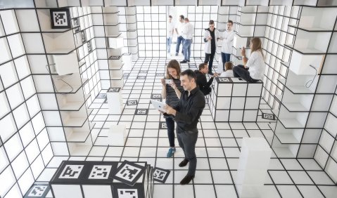 Luciano Pinna im Bühnenbild der Inszenierung von Pencil vs Pixel. Foto: Pinna Luciano Pinna im Bühnenbild der Inszenierung von Pencil vs Pixel. Foto: Pinna