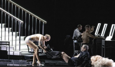Mit Juliane Banse und Holger Falk prominent besetzt: Manfred Trojahns „Septembersonate“ wurde in Düsseldorf uraufgeführt. Foto: Wolf Silven Mit Juliane Banse und Holger Falk prominent besetzt: Manfred Trojahns „Septembersonate“ wurde in Düsseldorf uraufgeführt. Foto: Wolf Silven
