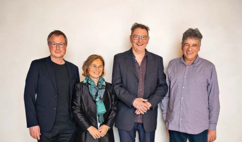 Bild v.l.n.r.: Stefan Krauss, Kolumba Köln; Andrea Firmenich, Kunststiftung NRW; Manos Tsangaris; Marcel Beyer, Laudator. Foto: Kunststiftung NRW Bild v.l.n.r.: Stefan Krauss, Kolumba Köln; Andrea Firmenich, Kunststiftung NRW; Manos Tsangaris; Marcel Beyer, Laudator. Foto: Kunststiftung NRW