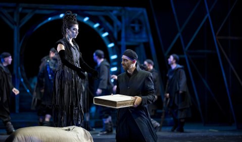 Die Smjertnica (Shoushik Barsoumian), Der Schwarzmüller (Peter Fabig). Foto: Pawel Sosnowski