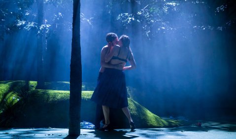 v.l.n.r.: Angus Simmons (Erzherzog Prinz Stefan Christopher) und Zs&oacute;fia Szab&oacute; (Judith Peredy). Foto: Dirk R&uuml;ckschlo&szlig;/Pixore Photography