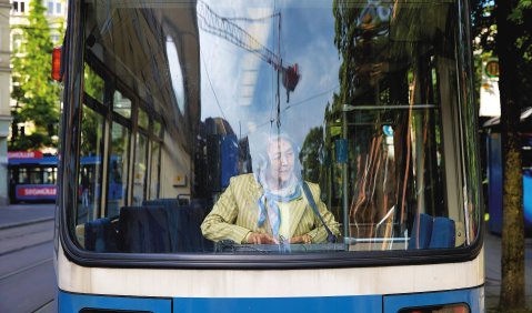 Gleich ist sie wieder weg: „Rüber“ mit Masako Ohta. Foto: Judith Buss/Biennale Gleich ist sie wieder weg: „Rüber“ mit Masako Ohta. Foto: Judith Buss/Biennale