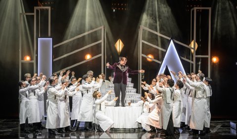 Herrenchor der Oper K&ouml;ln, T&auml;nzer, Omar Montanari &copy; Matthias Jung 2022