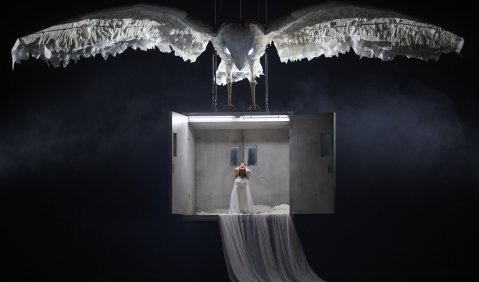 Camilla Nylund (Die Kaiserin). Foto: © Semperoper Dresden/Ludwig Olah Camilla Nylund (Die Kaiserin). Foto: © Semperoper Dresden/Ludwig Olah