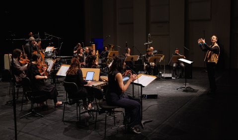 Komponist Ondřej Adámek und das Trickster Orchestra bei den Proben (Foto: Trickster/Klaus Gigga)