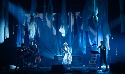 Emily - No Prisoner Be