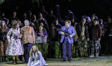 Nicole Wacker, Martin Tzonev, Alyona Rostovskaya, Kai Kluge, Chor und Extrachor des Theater Bonn. Foto: &copy; Bettina St&ouml;&szlig;