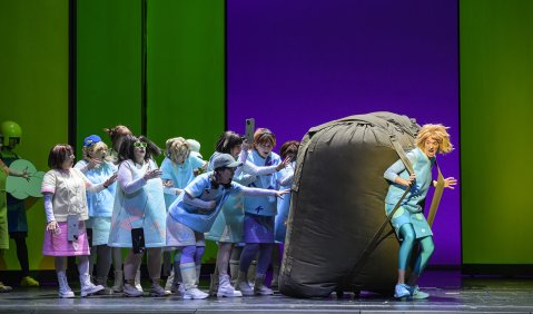 Chor des Theater Bonn, Charlotte Quadt. © Bettina Stöß Chor des Theater Bonn, Charlotte Quadt. © Bettina Stöß