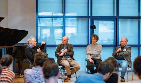 Prof. Dr. Matthias Hermann, Prof. J&uuml;rgen Essl, Yoshi Tschira und Prof. Hubert Nuss. Foto: Oliver R&ouml;ckle