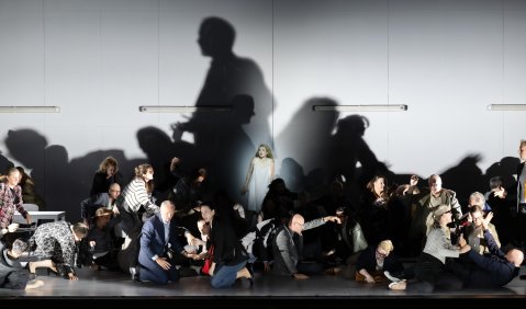 „Das Paradies und die Peri. Chor der Hamburgischen Staatsoper, Vera Lotte Boecker. Foto: © Monika Rittershaus