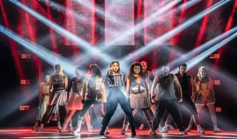 Popmusical &laquo;& Julia&raquo;