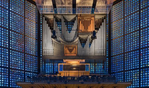 Karl-Schuke-Orgel in der Kaiser-Wilhelm-Gedächtniskirche erklingt zur Eröffnung des Festivals. Foto: Gedächtniskirche