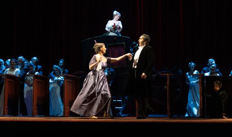 Adelaide (Rita Lucia&nbsp;Schneider), Mandryka (Alejandro L&aacute;rraga Schleske). Foto: Ronny Ristock