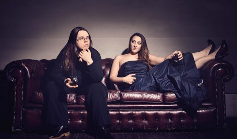 Anastasia Grishutina und Esther Valentin-Fieguth beleuchten die Gewalt im Kunstlied. Foto: Christian Palm/GWK Records Anastasia Grishutina und Esther Valentin-Fieguth beleuchten die Gewalt im Kunstlied. Foto: Christian Palm/GWK Records
