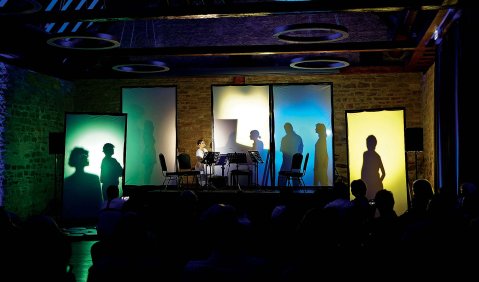 „Freispiel“-Finale mit einem Spiel aus Licht und Schatten. Foto: Kathrin Belke/Mozartfest Würzburg