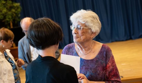 Lore Auerbach während der Feierstunde zur Verleihung der Hans-Lenz-Medaille. Foto: Jan Felix Bergmann