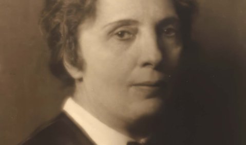 Die Musikkritikerin und -wissenschaftlerin Elsa Bienenfeld (1877–1942), ermordet im KZ Maly Trostinez. Foto von 1927: Georg Fayer/HMTM Die Musikkritikerin und -wissenschaftlerin Elsa Bienenfeld (1877–1942), ermordet im KZ Maly Trostinez. Foto von 1927: Georg Fayer/HMTM