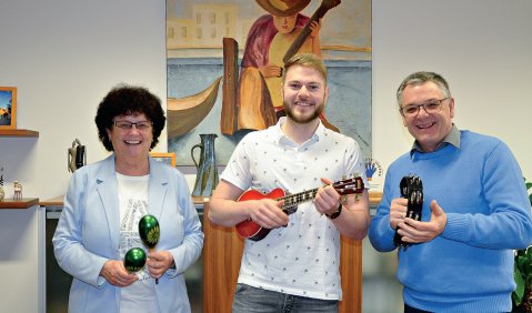 Die Initiatoren der Musikschulgr&uuml;ndung: v.l.n.r. ehem. 1. B&uuml;rgermeisterin Liane Sedlmeier, Schulleiter Oliver Gotzler und der ehem. Gesch&auml;ftsleiter der Stadt Osterhofen Josef Feuerecker, Quelle: Osterhofener Zeitung/PNP