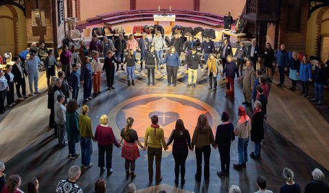 Wiederbelebte Tradition: Liedtanz-Workshop in der Lutherkirche. Foto: Universit&auml;tsklinikum Leipzig/Swen Reichhold 