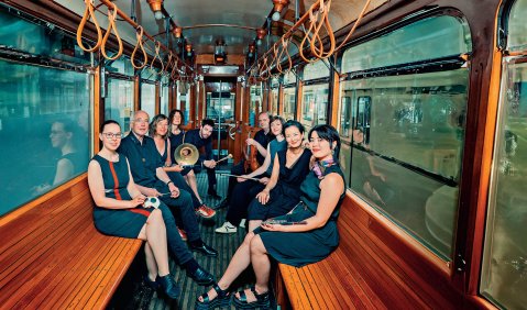 Titelbild: Wohin geht die Reise f&uuml;r das Ensemble Aventure? &Uuml;ber das Abschiedskonzert f&uuml;r Wolfgang R&uuml;diger und die Zukunft des von ihm mitgegr&uuml;ndeten Ensembles erfahren Sie mehr auf Seite 6. Foto: Elza Loginova