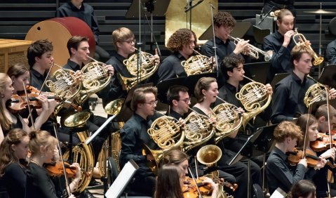 Unser Bild zeigt Musikerinnen und Musiker des Bayerischen Landesjugendorchesters beim Konzert 2025 in der Isarphilharmonie M&uuml;nchen. Foto: Susanne van Loon