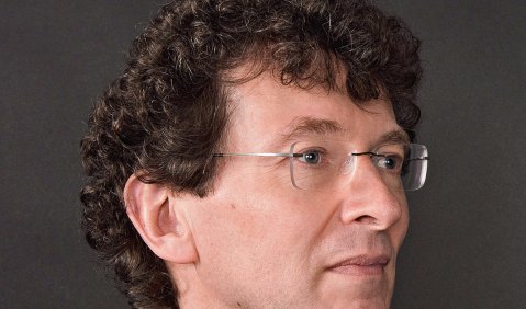 Prof. h.c. Christoph Mayer, Geiger, Instrumentalp&auml;dagoge und Musikphysiologe. Foto: Nadine Targiel