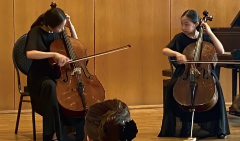 Audrey und Olivia Zheng. Foto: Cordula Schl&ouml;&szlig;er-Braun