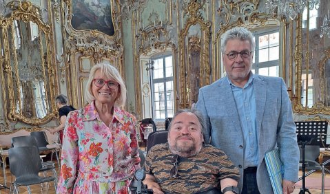 Angelika Jekic (links) mit Hans-J&uuml;rgen Gerung (rechts) und Benedikt Lika, Mitglied im Augsburger Stadtrat (Mitte). Foto: privat