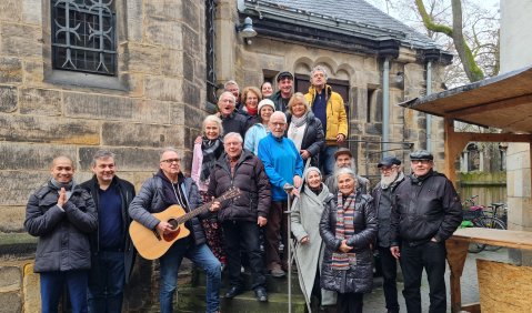 Fröhliche Menschen aus aller Welt: der Obdachlosenchor Hannover. Foto: © Ralf-Thomas Lindner Fröhliche Menschen aus aller Welt: der Obdachlosenchor Hannover. Foto: © Ralf-Thomas Lindner