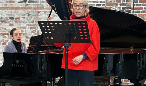 Fidan Aghayeva-Edler (l.) und die Sopranistin Nina Guo beim Piano Marathon in der Berliner St. Elisabeth-Kirche. © Tom Müller-Heuser Fidan Aghayeva-Edler (l.) und die Sopranistin Nina Guo beim Piano Marathon in der Berliner St. Elisabeth-Kirche. © Tom Müller-Heuser