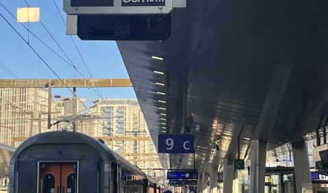 Zwischen Warten und Abfahrt. Gleis 9 im Wiener Hauptbahnhof. Foto: mkuptbahnhof. Foto: mku