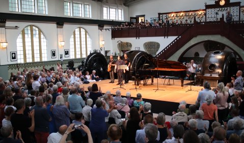  Stehende Ovation für Christian Tetzlaff, Donghoon Shin und Leif Ove Andsnes im historischen Wasserkraftwerk Heimbach. Foto © Georg Witteler.
