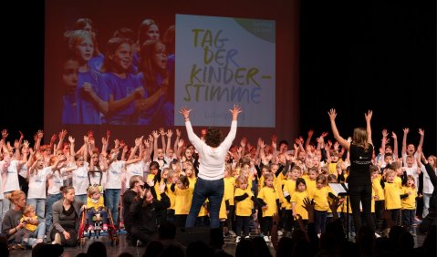 Der Singende Kindergarten des KiFaz Neckarweihingen & die Schulchöre der Singenden Grundschulen Filderstadt / Anja Just