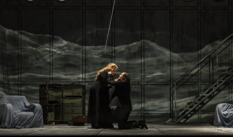 Lena Kutzner (Isolde), Ric Furman (Tristan). Foto: Jochen Quast Lena Kutzner (Isolde), Ric Furman (Tristan). Foto: Jochen Quast