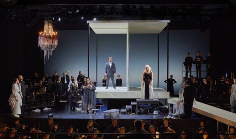 Strauss’ „Elektra“ in Würzburg. Ensemble. Foto: Nik Schölzel.